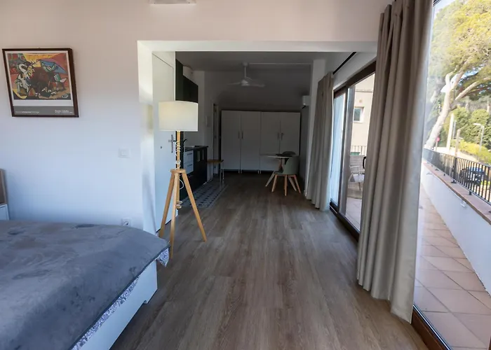 Seamount, Beside With Balcony تاماريو