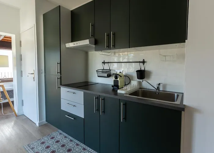 Seamount, Beside With Balcony شقة